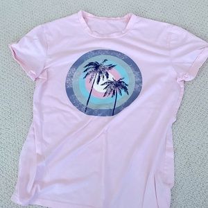 Womens tee size S